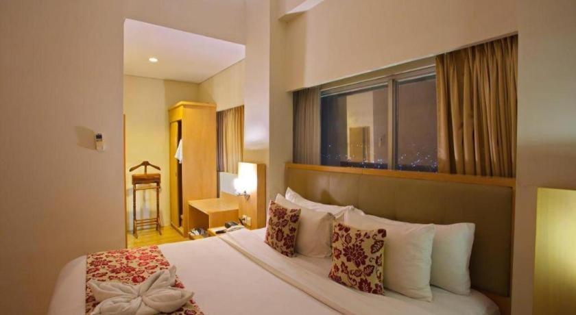ฮอไรซัน อัลติมา เซมารัง Hotel เซอมารัง ภายนอก รูปภาพ