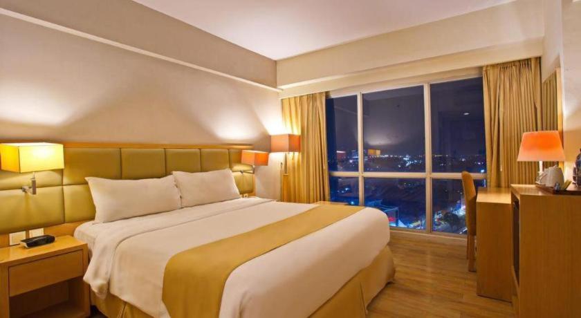 ฮอไรซัน อัลติมา เซมารัง Hotel เซอมารัง ภายนอก รูปภาพ